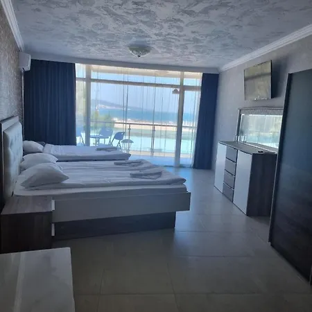 Апартаменты Deluxe Gallery 2